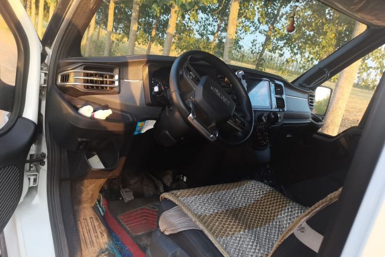 Used JMC Fushun 2025 2.0T 6MT Diesel Long-Wheelbase High-Roof Commercial Van – 2/3 Seats Center Console