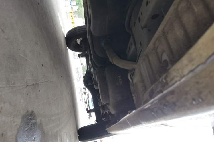 Used JMC Fushun 2025 2.0T 6MT Diesel Mid-Range Medium Roof Commercial & Transport-Focused Multi-Purpose Passenger Vehicle—5/6 Seats Chassis Front Left