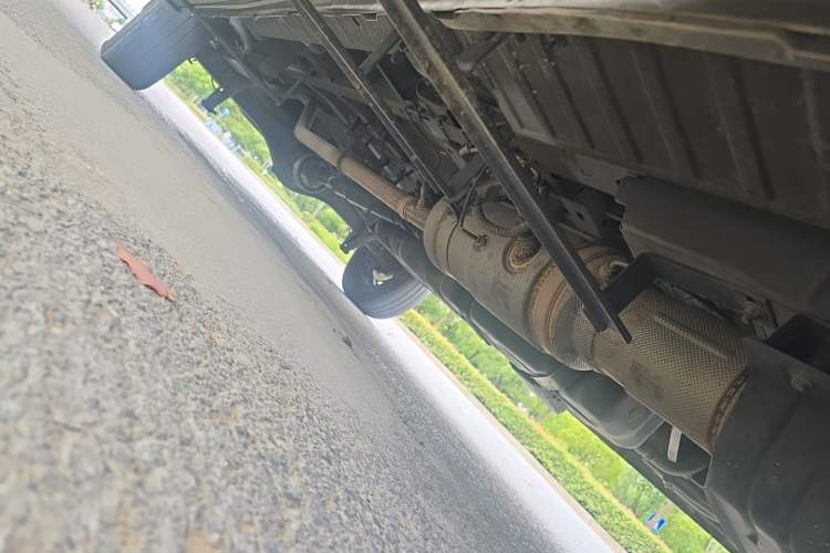 Used JMC Fushun 2025 2.0T 8AT Diesel Mid-Range Mid-Height Business-Class 9-Seater (Non-Commercial) Chassis Front Right