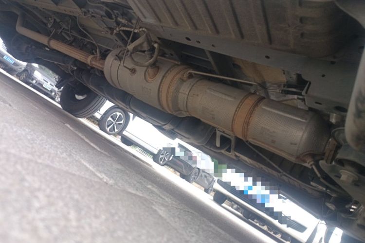 Used JMC Fushun 2025 2.0T 6MT Diesel Mid-Drive Mid-Roof Commercial Multi-Purpose 7-Seater Passenger Vehicle Chassis Front Right
