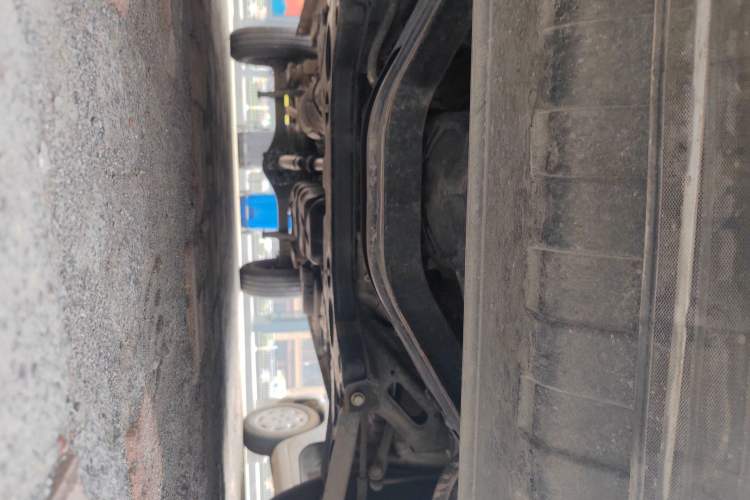 Used JMC Fushun 2025 2.0T 6MT Diesel Mid-Roof Mid-Height Commercial Multi-Purpose 7-Seater Passenger Vehicle Chassis Front