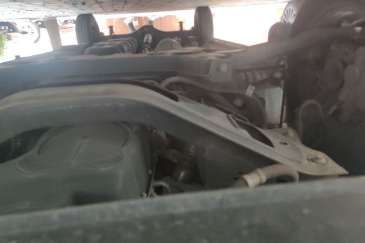 Used JMC Fushun 2025 2.0T 6MT Diesel Mid-Roof Mid-Height Commercial Multi-Purpose 7-Seater Passenger Vehicle Chassis Front