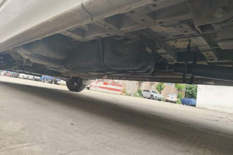 Used JMC Fushun 2025 2.0T 6MT Diesel Long-Wheelbase High-Roof Commercial Van – 2/3 Seats Chassis Rear Left