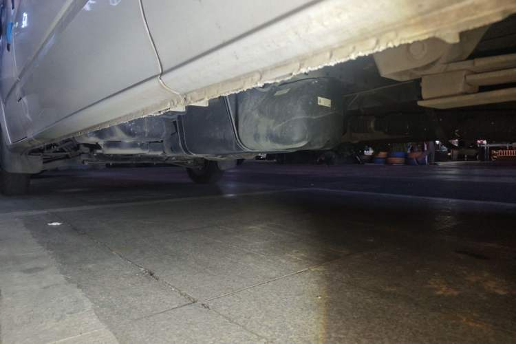 Used JMC Fushun 2025 2.0T 6MT Diesel Long-Wheelbase High-Roof Commercial Van – 2/3 Seats Chassis Rear Left