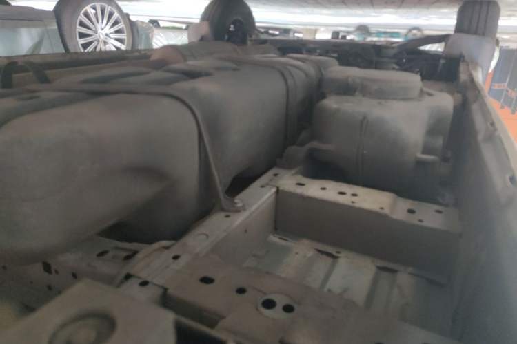 Used JMC Fushun 2025 2.0T 6MT Diesel Mid-Roof Mid-Height Commercial Multi-Purpose 7-Seater Passenger Vehicle Chassis Rear Left