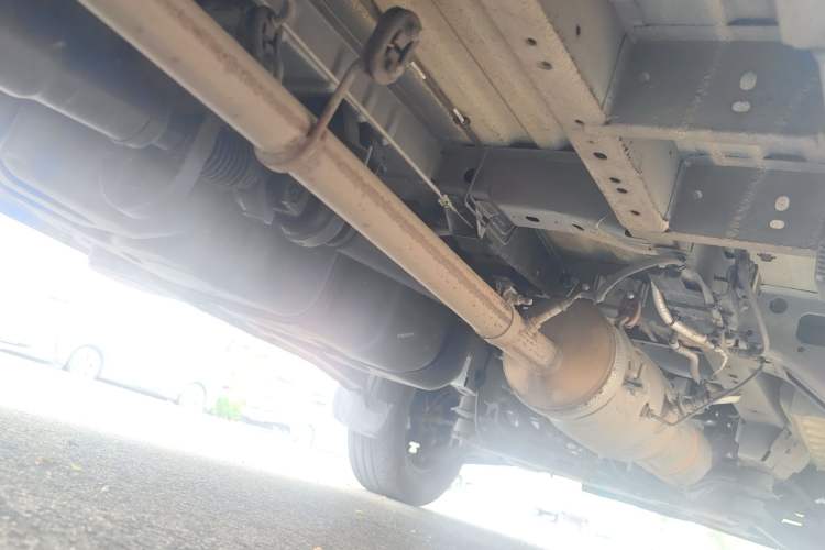 Used JMC Fushun 2025 2.0T 6MT Diesel Mid-Roof Mid-Height Commercial Multi-Purpose 7-Seater Passenger Vehicle Chassis Rear Right