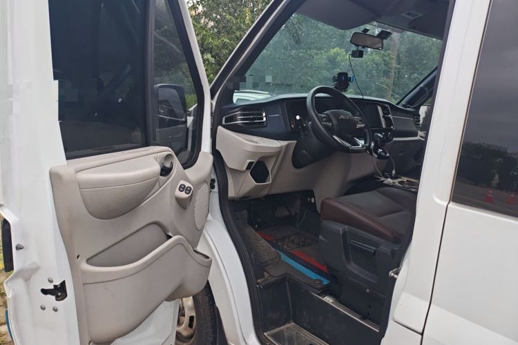 Used JMC Fushun 2025 2.0T 8AT Diesel Mid-Roof Mid-Height Business-Class 9-Seater (Non-Commercial) Driver Seat