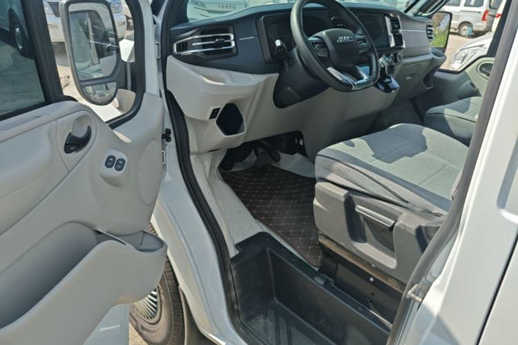 Used JMC Fushun 2025 2.0T 8AT Diesel Mid-Range Mid-Height Business-Class 9-Seater (Non-Commercial) Driver Seat