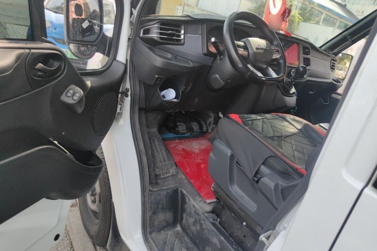 Used JMC Fushun 2025 2.0T 6MT Diesel Mid-Drive Mid-Roof Commercial Multi-Purpose 7-Seater Passenger Vehicle Driver Seat