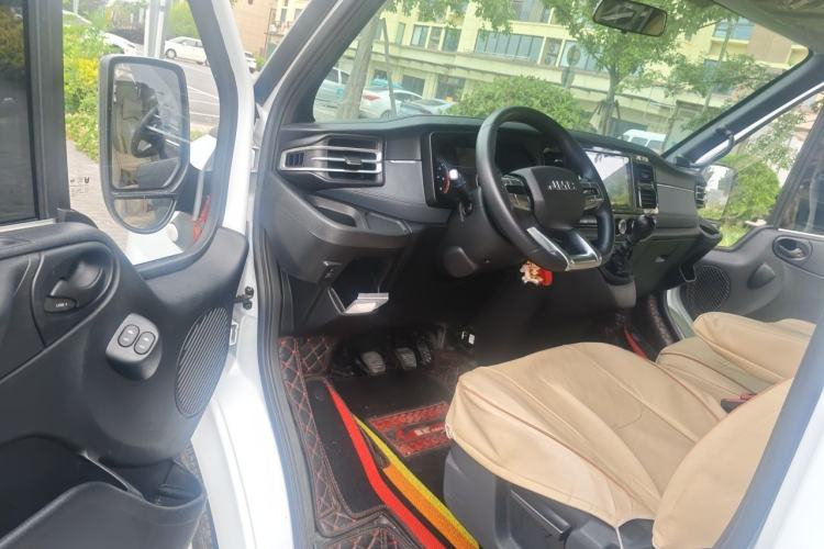 Used JMC Fushun 2025 2.0T 6MT Diesel Extended-Wheelbase High-Roof Commercial Van—2/3 Seats Driver Seat