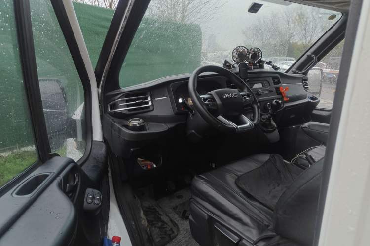 Used JMC Fushun 2025 2.0T Manual Diesel Long-Wheelbase High-Roof Heavy-Duty Version with 2/3 Seats Driver Seat