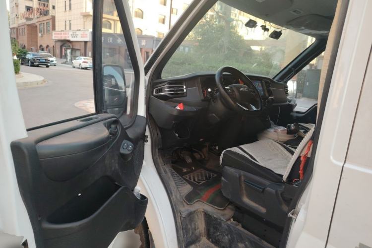 Used JMC Fushun 2025 2.0T Manual Diesel Long-Wheelbase High-Roof Heavy-Duty Version with 2/3 Seats Driver Seat