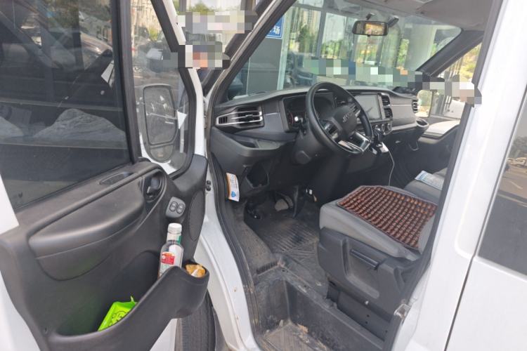 Used JMC Fushun 2025 2.0T 8AT Diesel Short Wheelbase Mid-Height Commercial Multi-Purpose Passenger Vehicle with 5/6 Seats Driver Seat