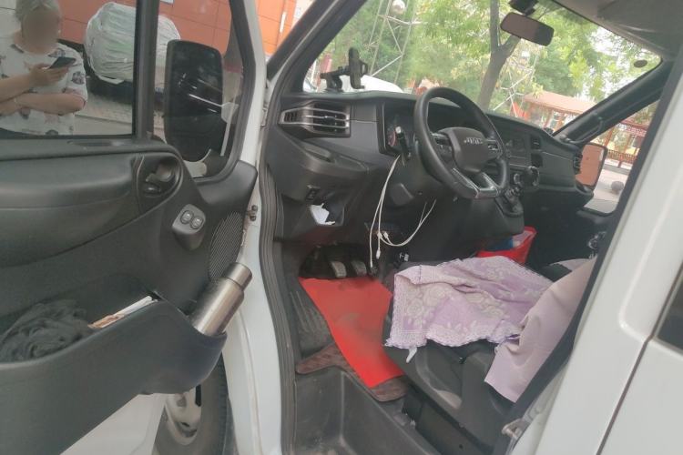 Used JMC Fushun 2025 2.0T 6MT Diesel Mid-Roof Mid-Height Commercial Multi-Purpose 7-Seater Passenger Vehicle Driver Seat