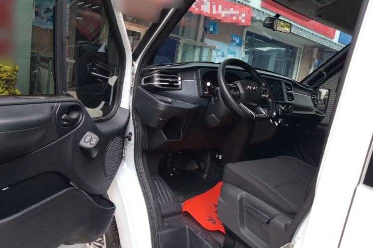 Used JMC Fushun 2025 2.0T 8AT Diesel Mid-Range Mid-Top Commercial Multi-Purpose Passenger Vehicle with 5/6 Seats Driver Seat