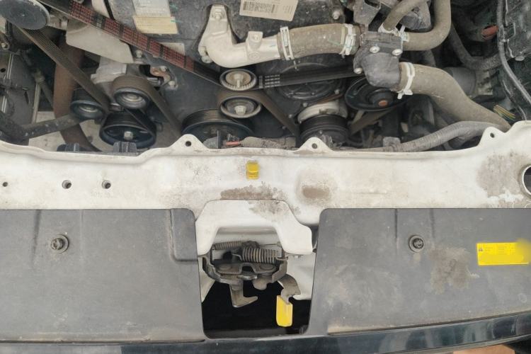 Used JMC Fushun 2025 2.0T 6MT Diesel Long-Wheelbase High-Roof Commercial Van – 2/3 Seats Engine Bay