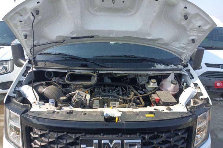 Used JMC Fushun 2025 2.0T 6MT Diesel Mid-Roof High-Arch Commercial Multi-Purpose 7-Seater Passenger Vehicle Engine Bay