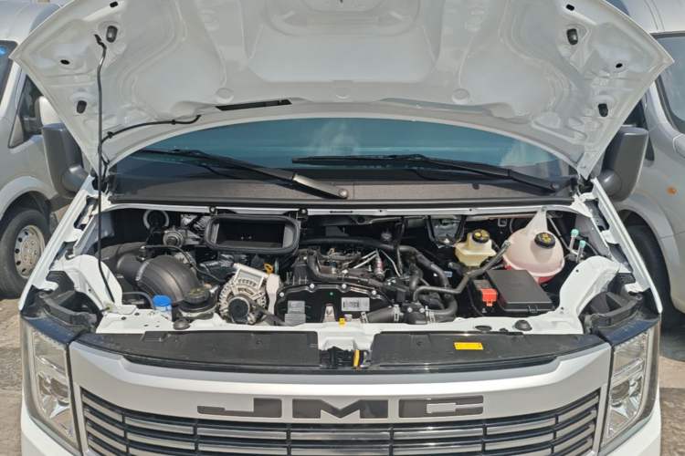Used JMC Fushun 2025 2.0T 8AT Diesel Mid-Range Mid-Height Business-Class 9-Seater (Non-Commercial) Engine Bay