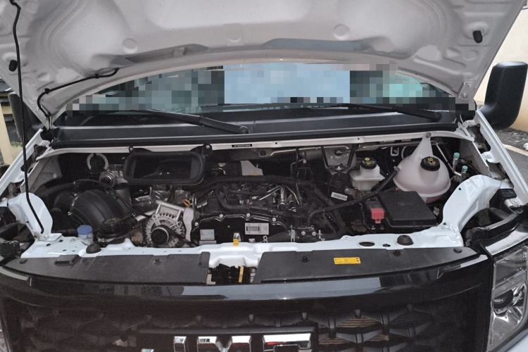 Used JMC Fushun 2025 2.0T 6MT Diesel Mid-Roof Mid-Height Commercial Multi-Purpose 7-Seater Passenger Vehicle Engine Bay