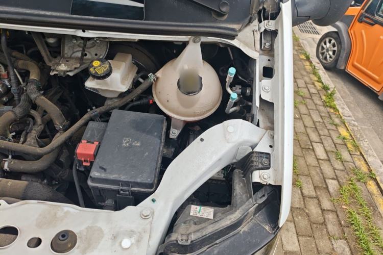 Used JMC Fushun 2025 2.0T 8AT Diesel Mid-Roof Mid-Height Business-Class 9-Seater (Non-Commercial) Engine Bay Left