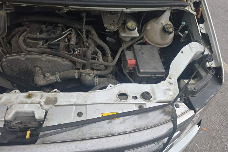 Used JMC Fushun 2025 2.0T 8AT Diesel Mid-Range Mid-Height Business-Class 9-Seater (Non-Commercial) Engine Bay Left