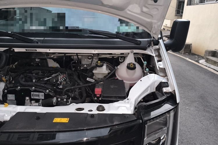 Used JMC Fushun 2025 2.0T 6MT Diesel Mid-Roof Mid-Height Commercial Multi-Purpose 7-Seater Passenger Vehicle Engine Bay Left