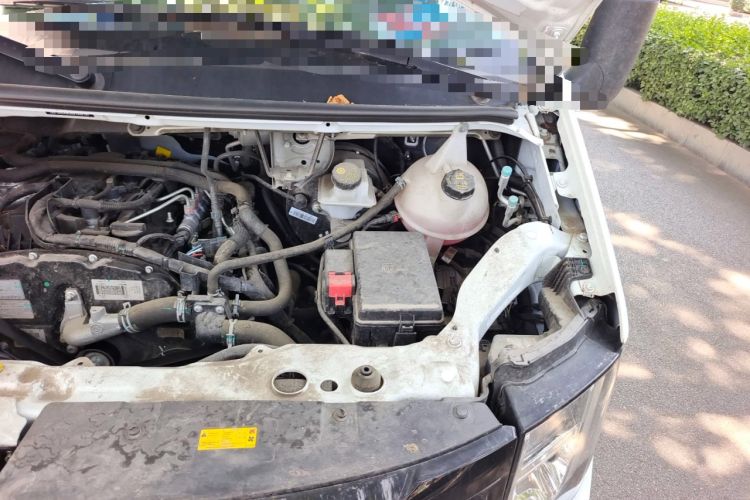 Used JMC Fushun 2025 2.0T 6MT Diesel Mid-Roof Mid-Height Commercial Multi-Purpose 7-Seater Passenger Vehicle Engine Bay Left