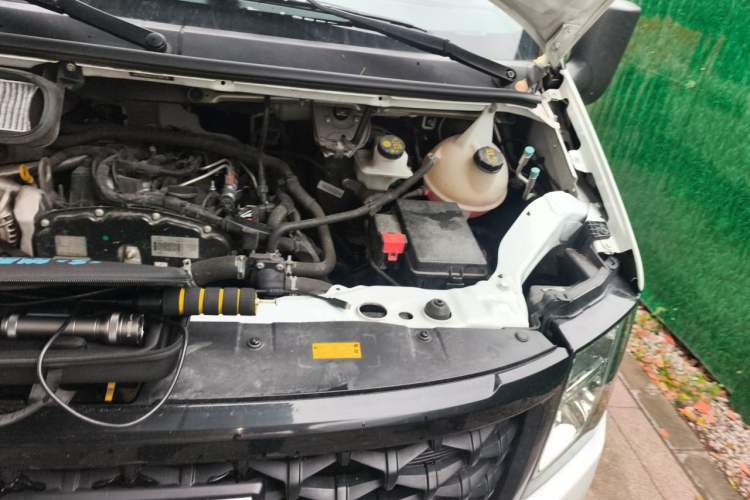 Used JMC Fushun 2025 2.0T 6MT Diesel Mid-Roof High-Arch Commercial Multi-Purpose 7-Seater Passenger Vehicle Engine Bay Left