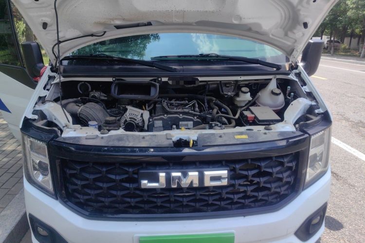 Used JMC Fushun 2025 2.0T 8AT Diesel Short Wheelbase Mid-Height Commercial Multi-Purpose Passenger Vehicle with 5/6 Seats Engine Bay
