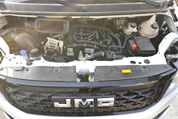 Used JMC Fushun 2025 2.0T 8AT Diesel Short-Wheelbase Low-Roof Commercial Multi-Purpose Passenger Vehicle with 5/6 Seats and Liftgate Tailgate Engine Bay