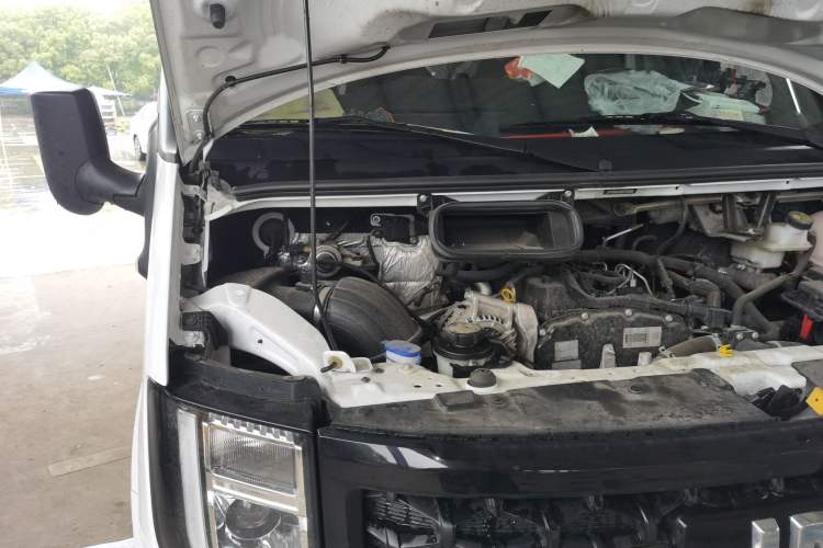 Used JMC Fushun 2025 2.0T 6MT Diesel Mid-Range Medium Roof Commercial & Transport-Focused Multi-Purpose Passenger Vehicle—5/6 Seats Engine Bay Right