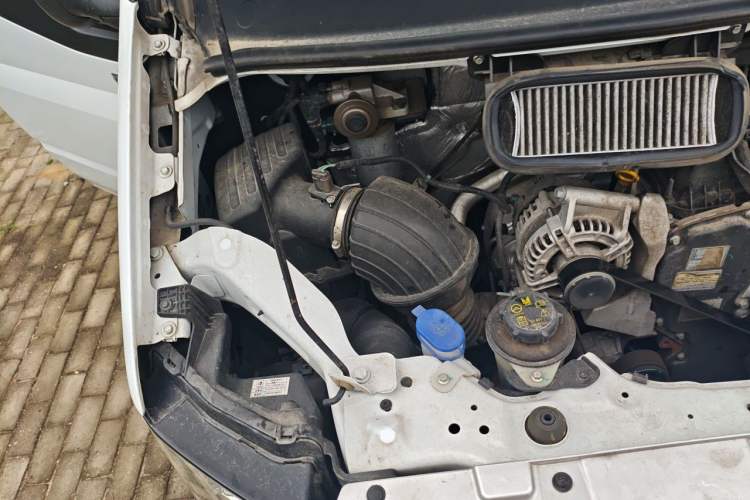 Used JMC Fushun 2025 2.0T 8AT Diesel Mid-Roof Mid-Height Business-Class 9-Seater (Non-Commercial) Engine Bay Right