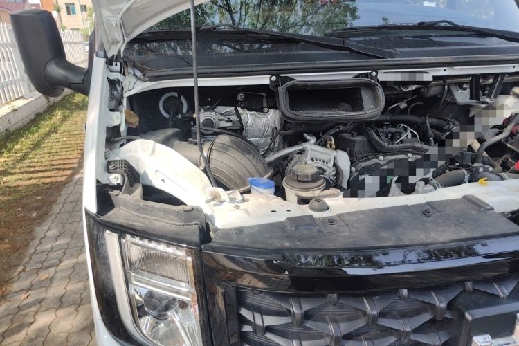 Used JMC Fushun 2025 2.0T 6MT Diesel Mid-Drive Mid-Roof Commercial Multi-Purpose 7-Seater Passenger Vehicle Engine Bay Right