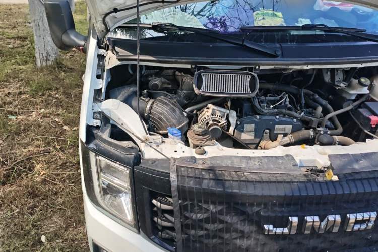 Used JMC Fushun 2025 2.0T 6MT Diesel Mid-Roof Mid-Height Commercial Multi-Purpose 7-Seater Passenger Vehicle Engine Bay Right