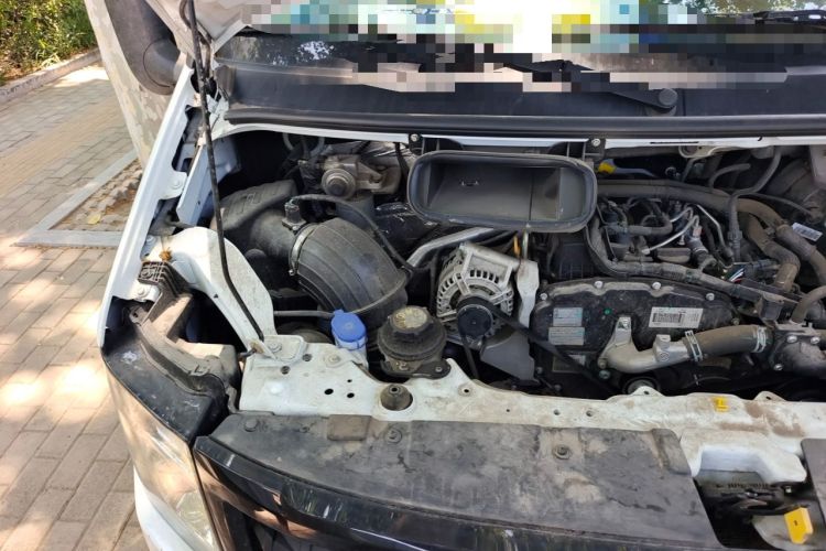 Used JMC Fushun 2025 2.0T 6MT Diesel Mid-Roof Mid-Height Commercial Multi-Purpose 7-Seater Passenger Vehicle Engine Bay Right