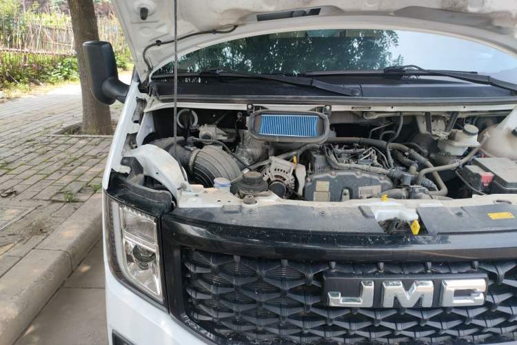 Used JMC Fushun 2025 2.0T 6MT Diesel Mid-Roof Mid-Height Commercial Multi-Purpose 7-Seater Passenger Vehicle Engine Bay Right