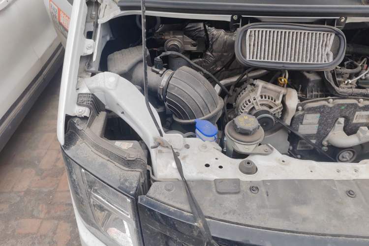 Used JMC Fushun 2025 2.0T 6MT Diesel Mid-Roof Mid-Height Commercial Multi-Purpose 7-Seater Passenger Vehicle Engine Bay Right