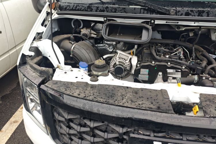 Used JMC Fushun 2025 2.0T 6MT Diesel Mid-Roof Mid-Height Commercial Multi-Purpose 7-Seater Passenger Vehicle Engine Bay Right