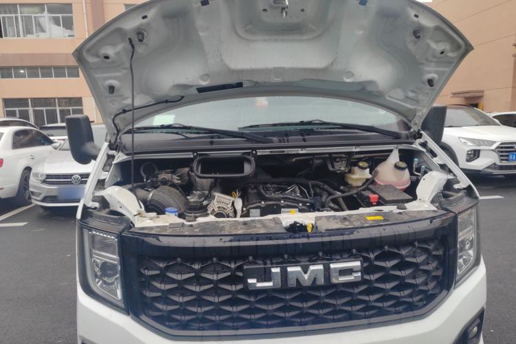 Used JMC Fushun 2025 2.0T 6MT Diesel Short-Wheelbase Low-Roof Commercial Multi-Purpose Passenger Vehicle with 5/6 Seats and Twin-Swing Tailgate Engine Bay