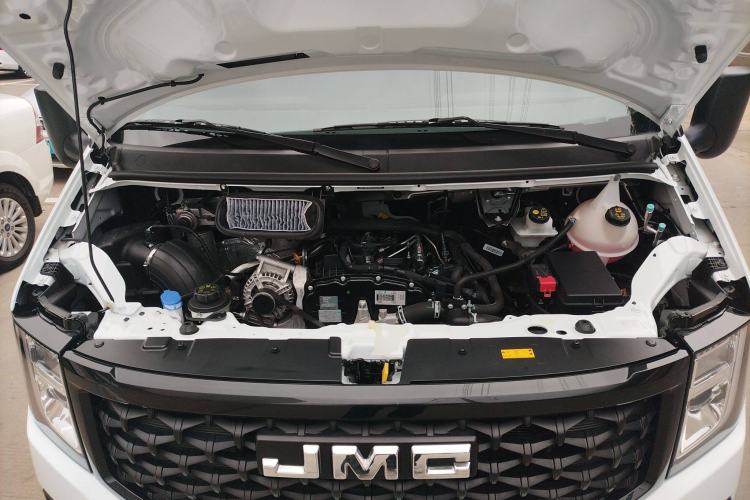 Used JMC Fushun 2025 2.0T 6MT Diesel Short-Wheelbase Mid-Roof Commercial Multi-Purpose Passenger Vehicle with 5/6 Seats Engine Bay