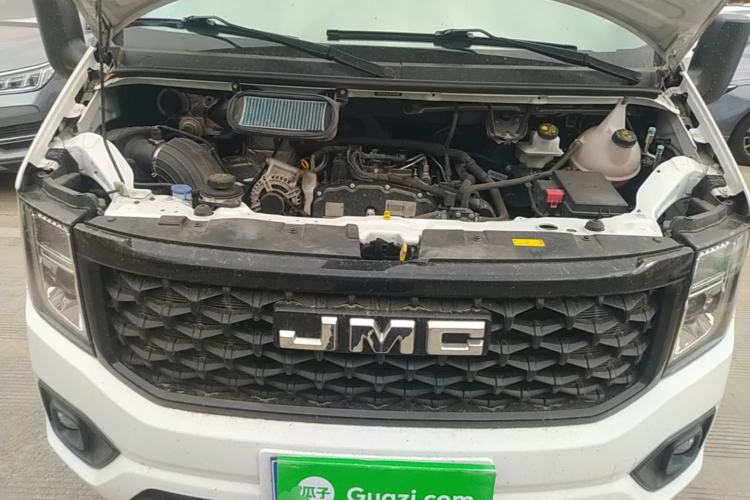 Used JMC Fushun 2025 2.0T 6MT Diesel Mid-Roof Mid-Height Commercial Multi-Purpose 7-Seater Passenger Vehicle Engine Bay