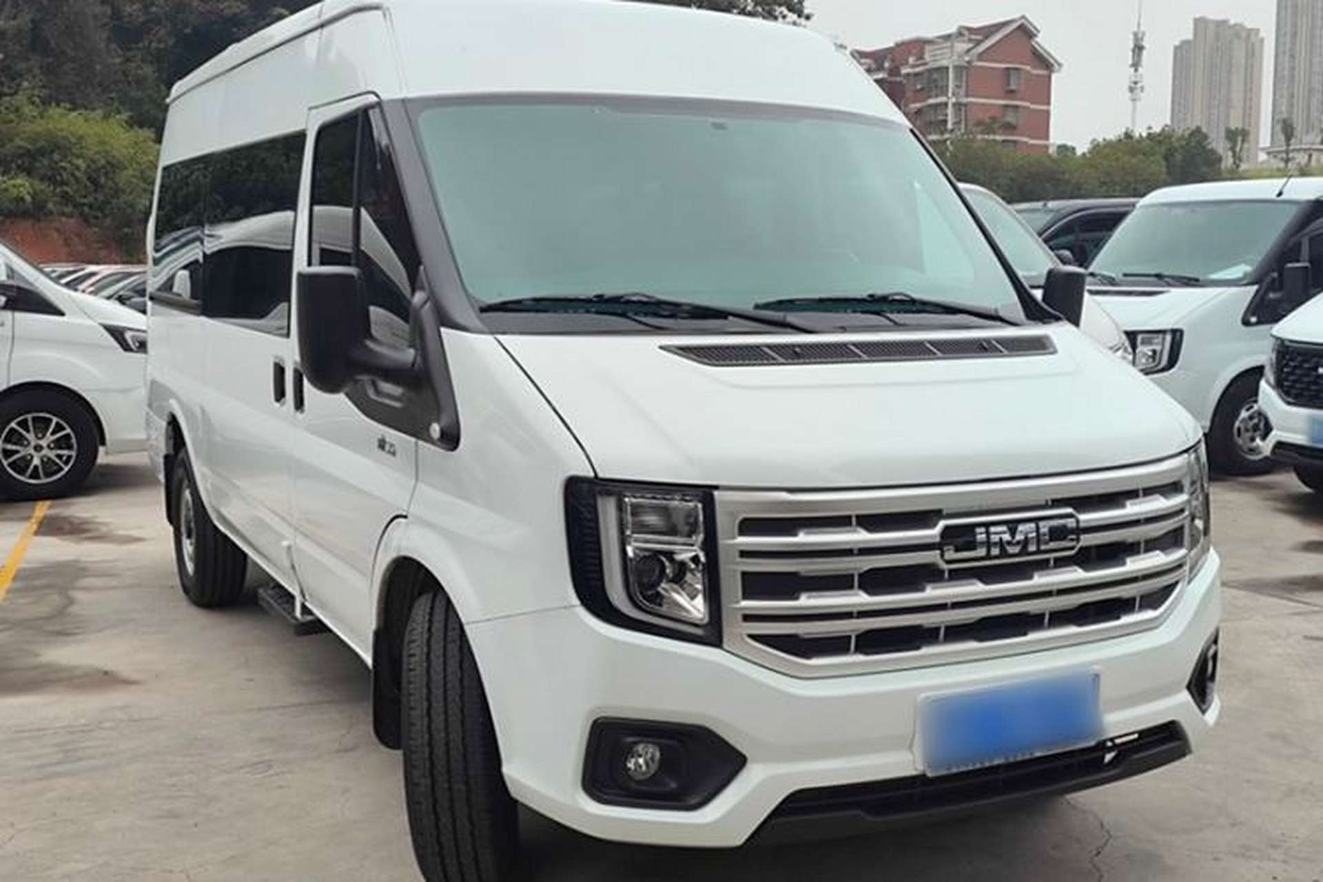 Used JMC Fushun 2025 2.0T 6MT Diesel Mid-Range Business-Class 9-Seater (Non-Commercial) Exterior 2