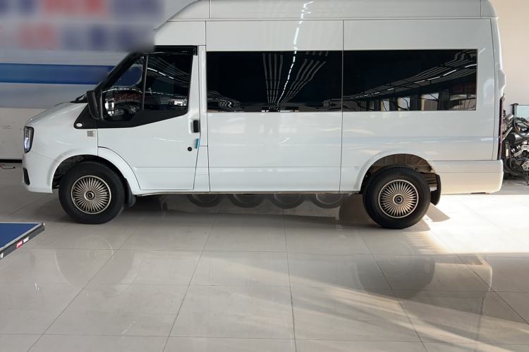 Used JMC Fushun 2025 2.0T 8AT Diesel Mid-Roof Mid-Height Commercial Multi-Purpose 7-Seater Passenger Vehicle Exterior 2