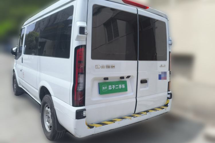 Used JMC Fushun 2025 2.0T 6MT Diesel Short-Wheelbase Low-Roof Commercial Multi-Purpose Passenger Vehicle with 5/6 Seats and Twin-Swing Tailgate Exterior 3