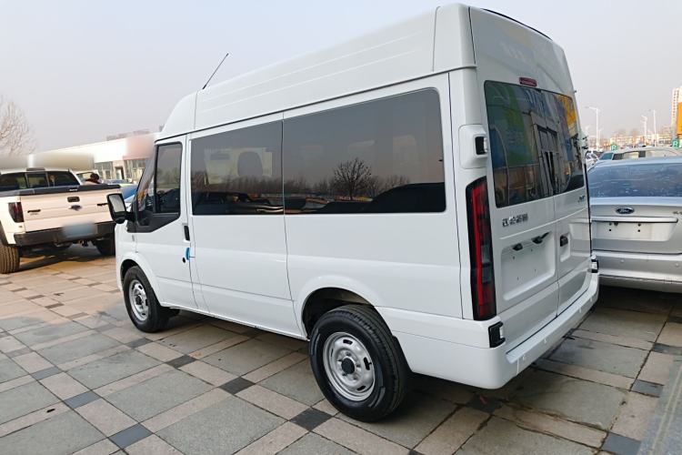 Used JMC Fushun 2025 2.0T 8AT Diesel Short-Wheelbase Mid-Top Commercial Multi-Purpose Passenger Vehicle with 5/6 Seats Exterior 3