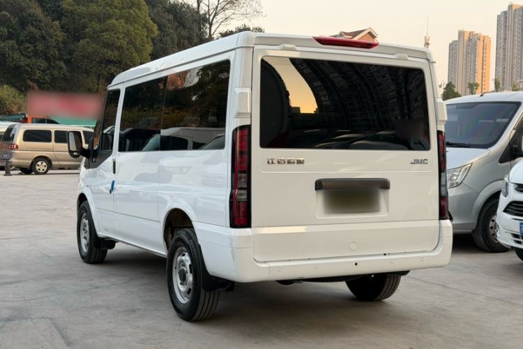 Used JMC Fushun 2025 2.0T 6MT Diesel Short-Wheelbase Low-Roof Commercial Multi-Purpose Passenger Vehicle with 5/6 Seats and Lift-Up Tailgate Exterior 3