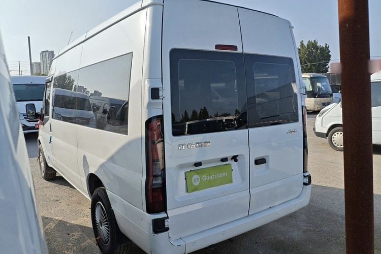 Used JMC Fushun 2025 2.0T 6MT Diesel Mid-Drive Mid-Roof Commercial Multi-Purpose 7-Seater Passenger Vehicle Exterior 3
