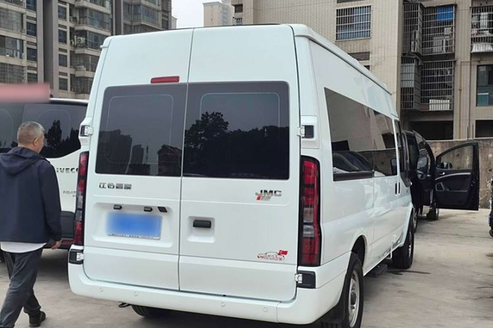 Used JMC Fushun 2025 2.0T 6MT Diesel Mid-Range Business-Class 9-Seater (Non-Commercial) Exterior 4