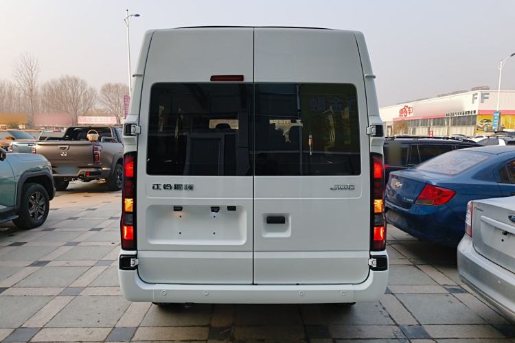 Used JMC Fushun 2025 2.0T 8AT Diesel Short-Wheelbase Mid-Top Commercial Multi-Purpose Passenger Vehicle with 5/6 Seats Exterior 4
