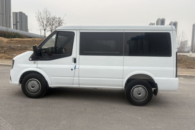 Used JMC Fushun 2025 2.0T 8AT Diesel Short-Wheelbase Low-Roof Commercial Multi-Purpose Passenger Vehicle with 5/6 Seats and Liftgate Tailgate Exterior 5